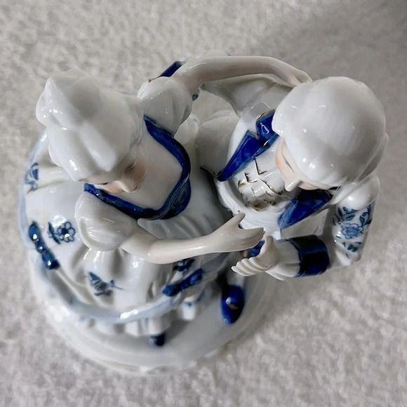 Vintage Porcelain French Colonial Couple Dancing Music Box - Picture 9 of 13